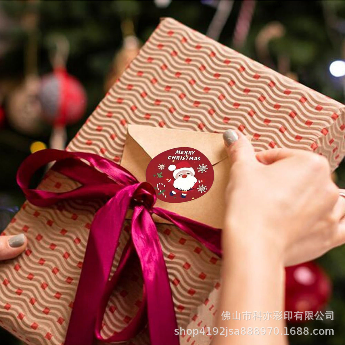 500pcs Christmas Holiday Stickers – Roll for Gift Packaging & Holiday Decor